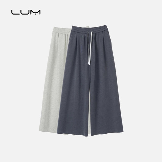 Casual Wide-Leg Pants with a Sporty Pleated Detail